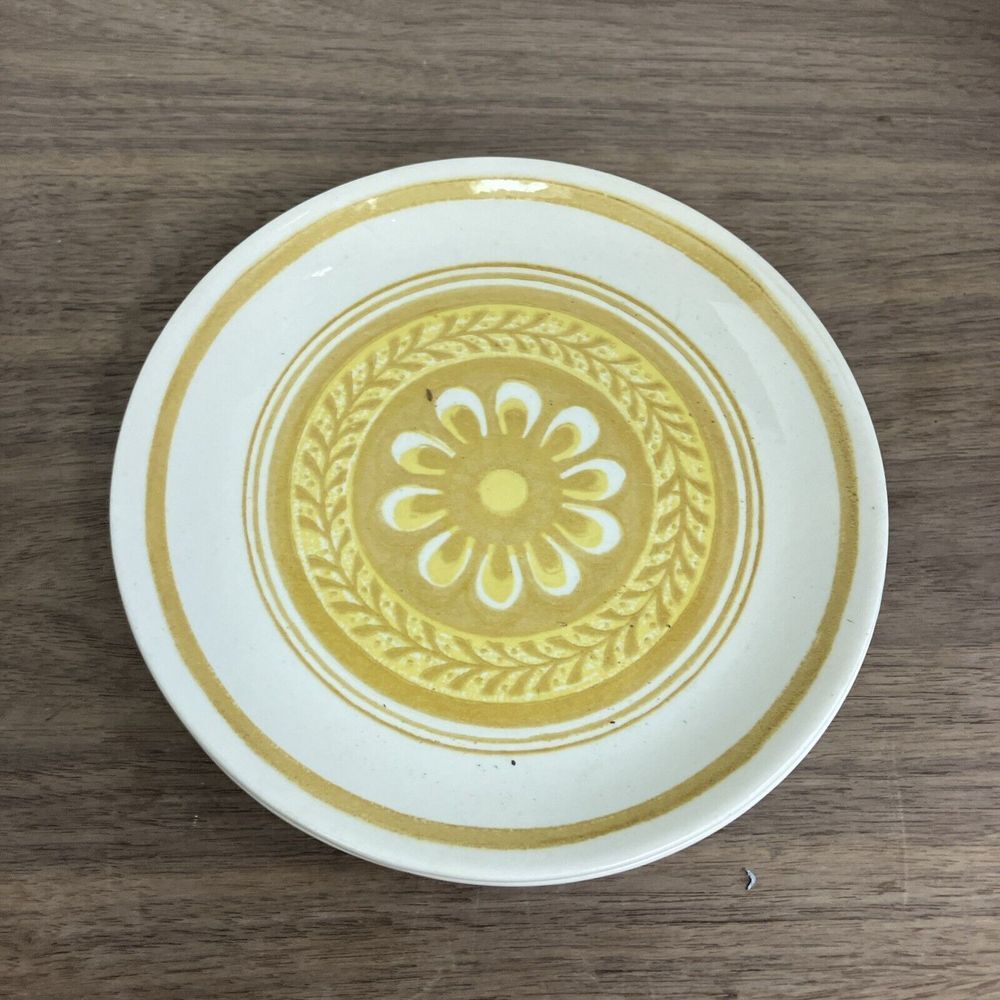 Three‎ 6" Plates Yellow Design